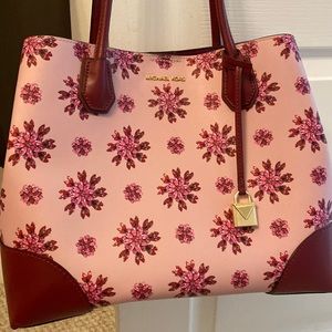 MICHAEL KORS MERCER CORNER LR CENTER ZIP TOTE SOFT